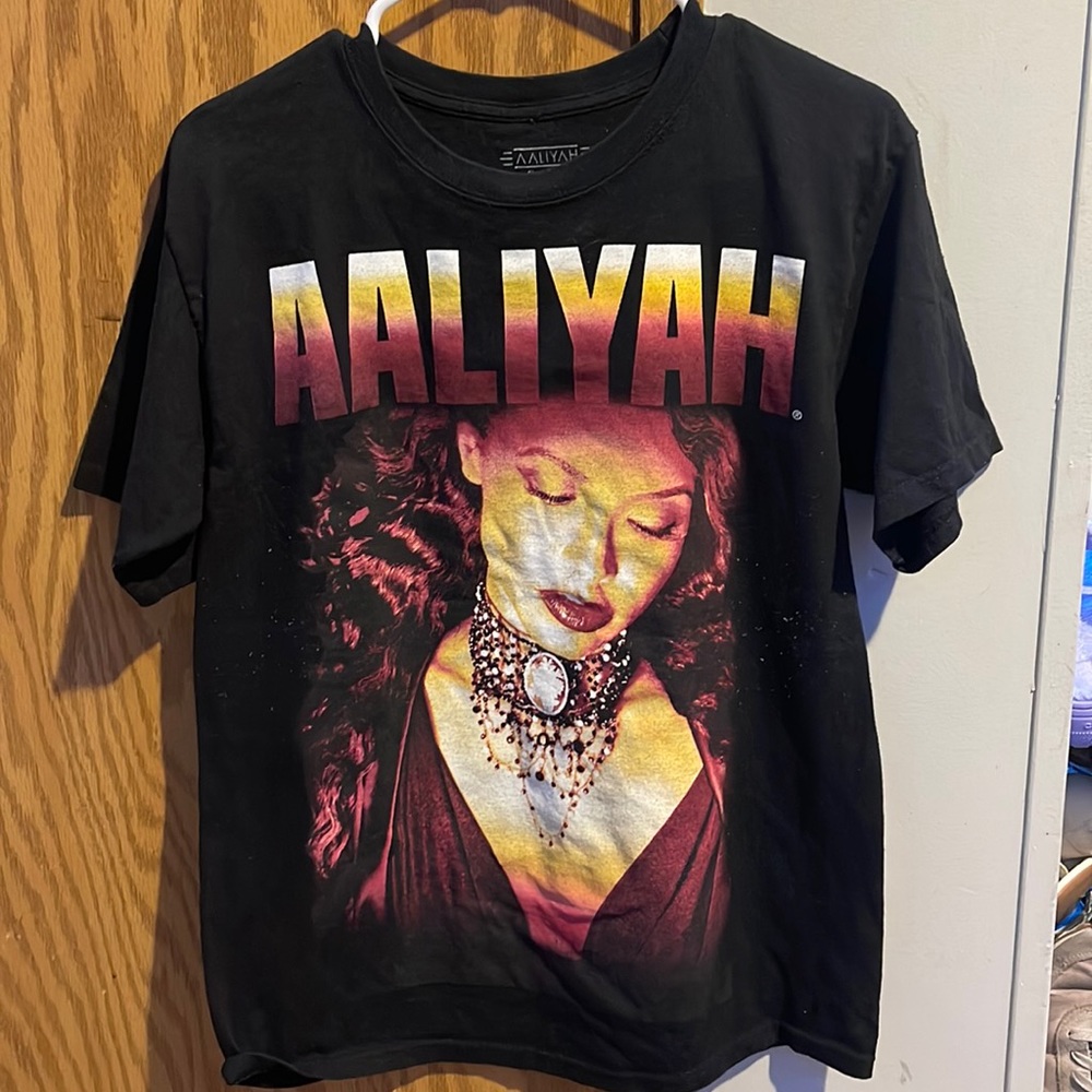 aaliyah graph tee